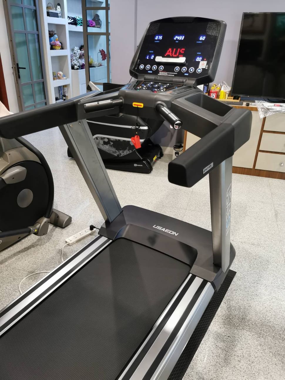 ลู่วิ่งไฟฟ้าฟิตเนส USAeon รุ่น Ai62 Motor 5 AC