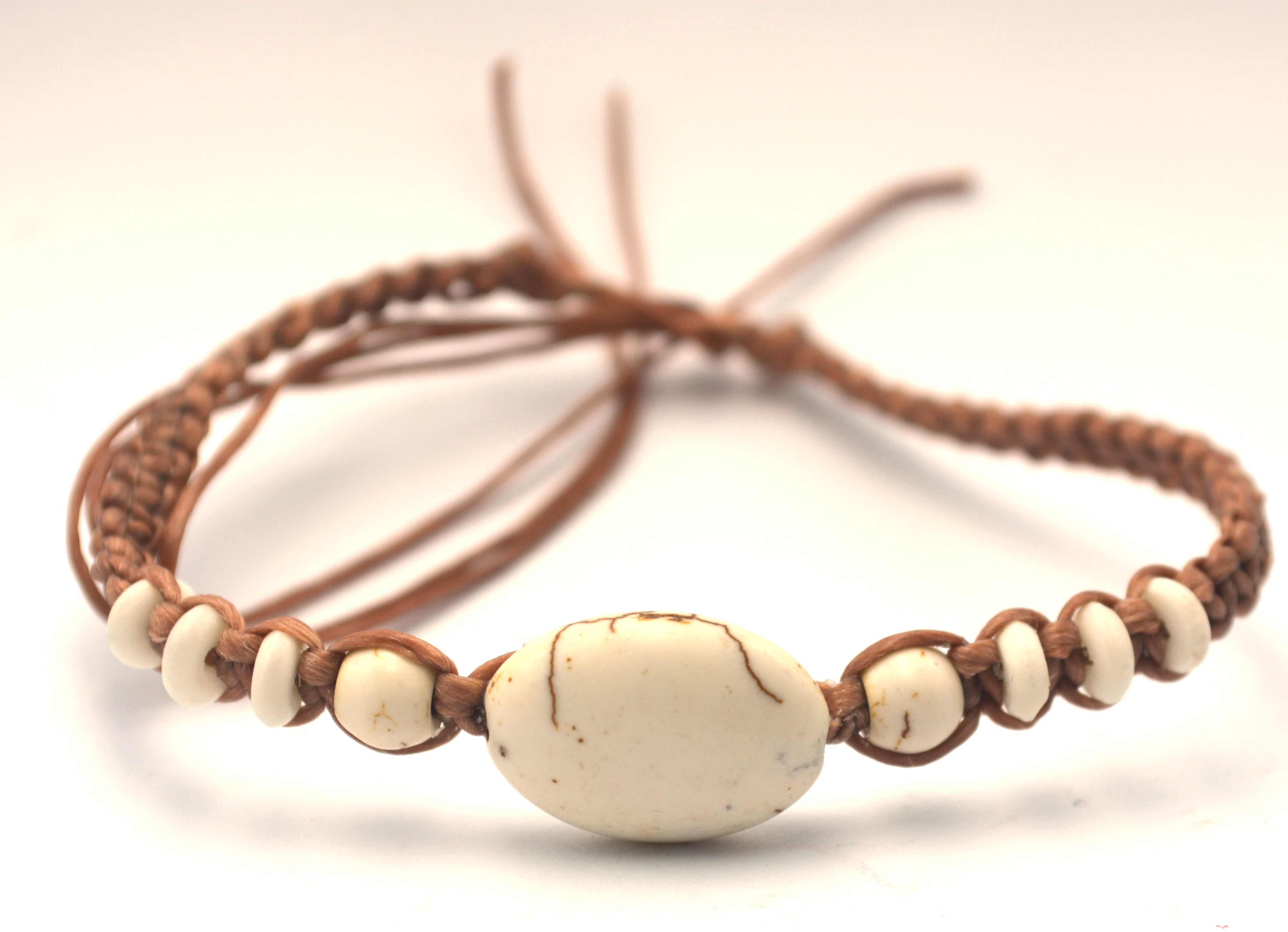 กำไลเชือกถักหินค้อยส์