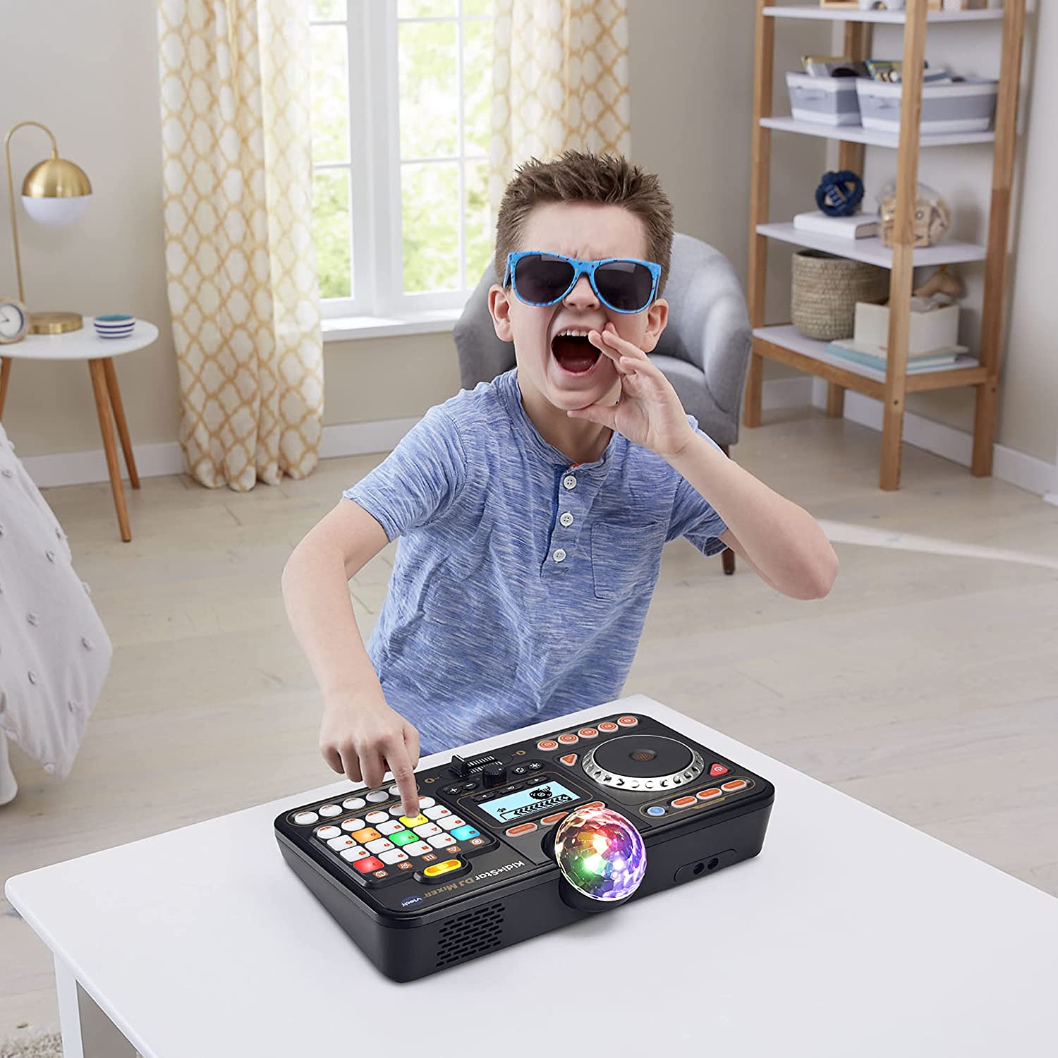 บูธดีเจดาวเด่น VTech KidiStar DJ Mixer Black ราคา 3,590บาท