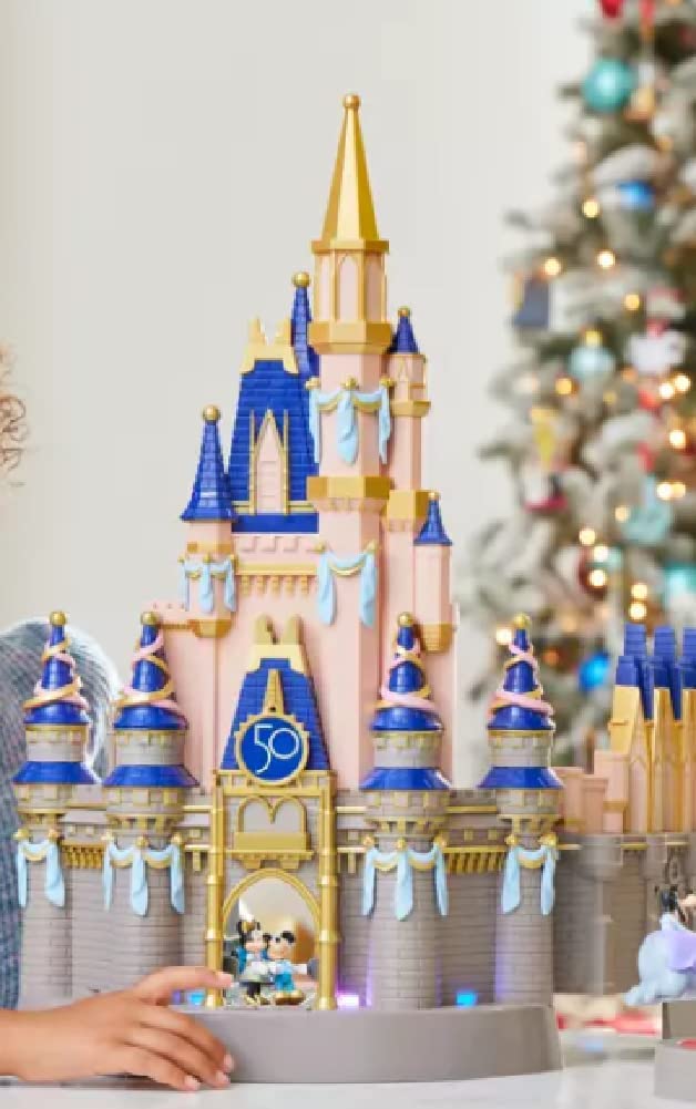 ปราสาท Walt Disney World ครบรอบ 50 ปี Cinderella Castle Light Up Play Set และ 50th Anniversary Calendar Blue ราคา 6,990.- บาท