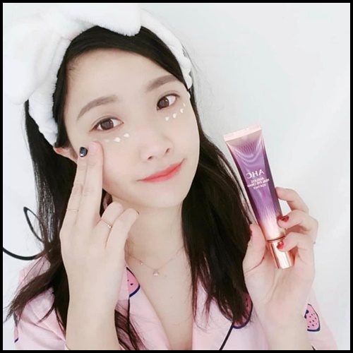 ครีมบำรุงรอบดวงตา AHC Ageless Real Eye Cream For Face