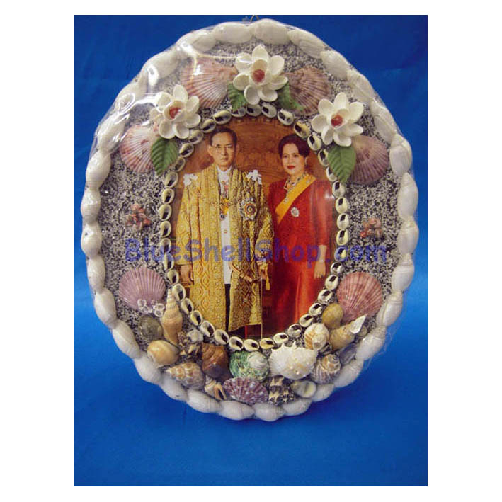 กรอบรูปเปลือกหอยวงรีรูปในหลวงราชินี