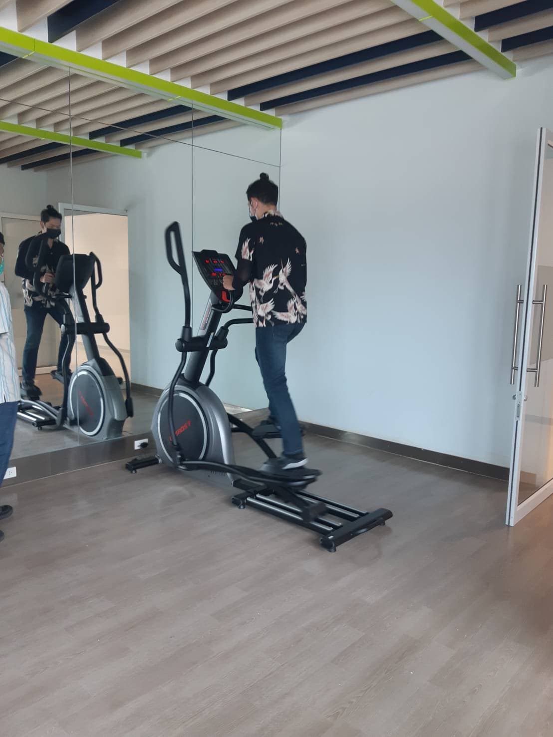 เครื่องเดินวงรี Gymost Eli2 Elliptical Trainer