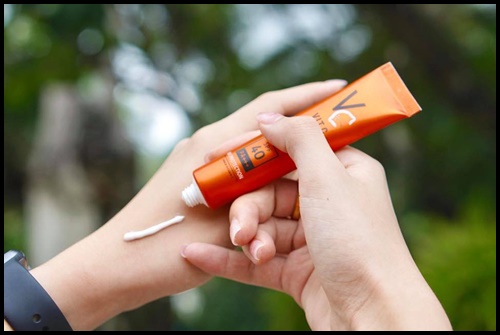 ครีมกันแดดน้องฉัตร VC VIT C UV PROTECTION