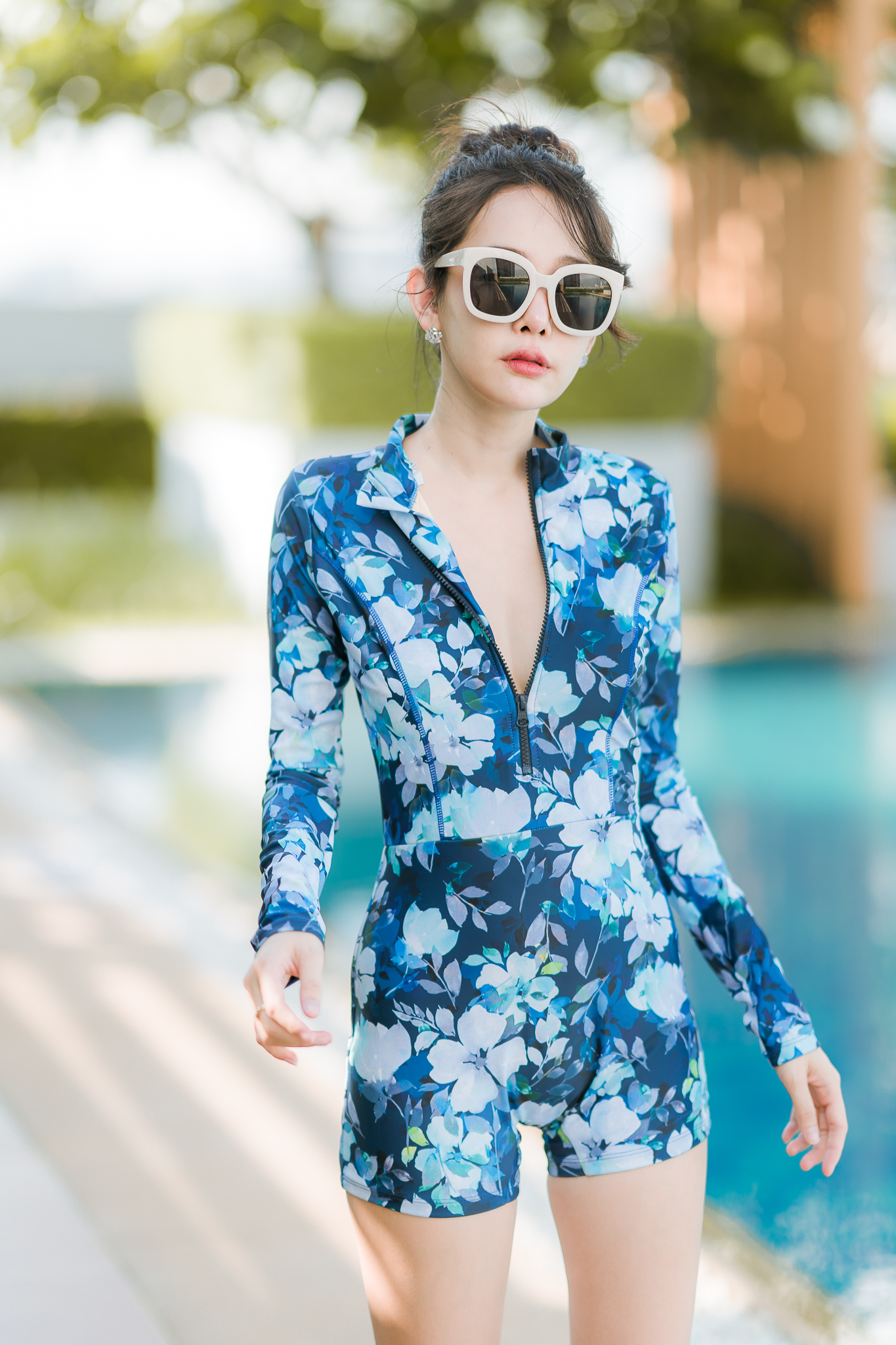 [Size M, L, XL] ชุดว่ายน้ำวันพีชขาสั้นซิปหน้า ลายดอกสีฟ้า