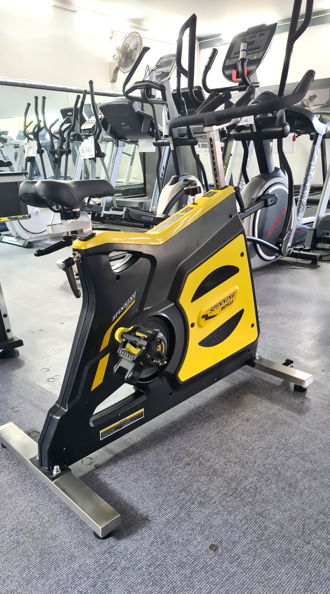 จักรยานออกกำลังกาย SpinBike R16 ล้างสต็อค