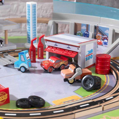 ใหม่ล่าสุด❤️KIDKRAFT Disney Pixar Cars 3 Florida 55+ Piece Wooden Track Set with Accessories and Table โต๊ะสนามแข่งรถจำลอง จากฉากการ์ตูนยอดฮิต เรื่อง แมคควีน มาพร้อมกับอุปกรณ์ทั้งหมด55 ชิ้น พร้อมเล่น วัสดุทำจากเนื้อไม้ แข็งแรงทนทาน ราคา 6990 บาท