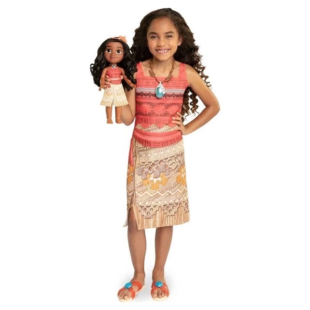 นำเข้า US Disney Princess Moana Toddler Doll with Child Sized Dress and Accessories ตุ๊กตา Disney Princess Moana พร้อมชุดเดรสและอุปกรณ์เสริมสำหรับเด็ก ราคา 1,990 บาท