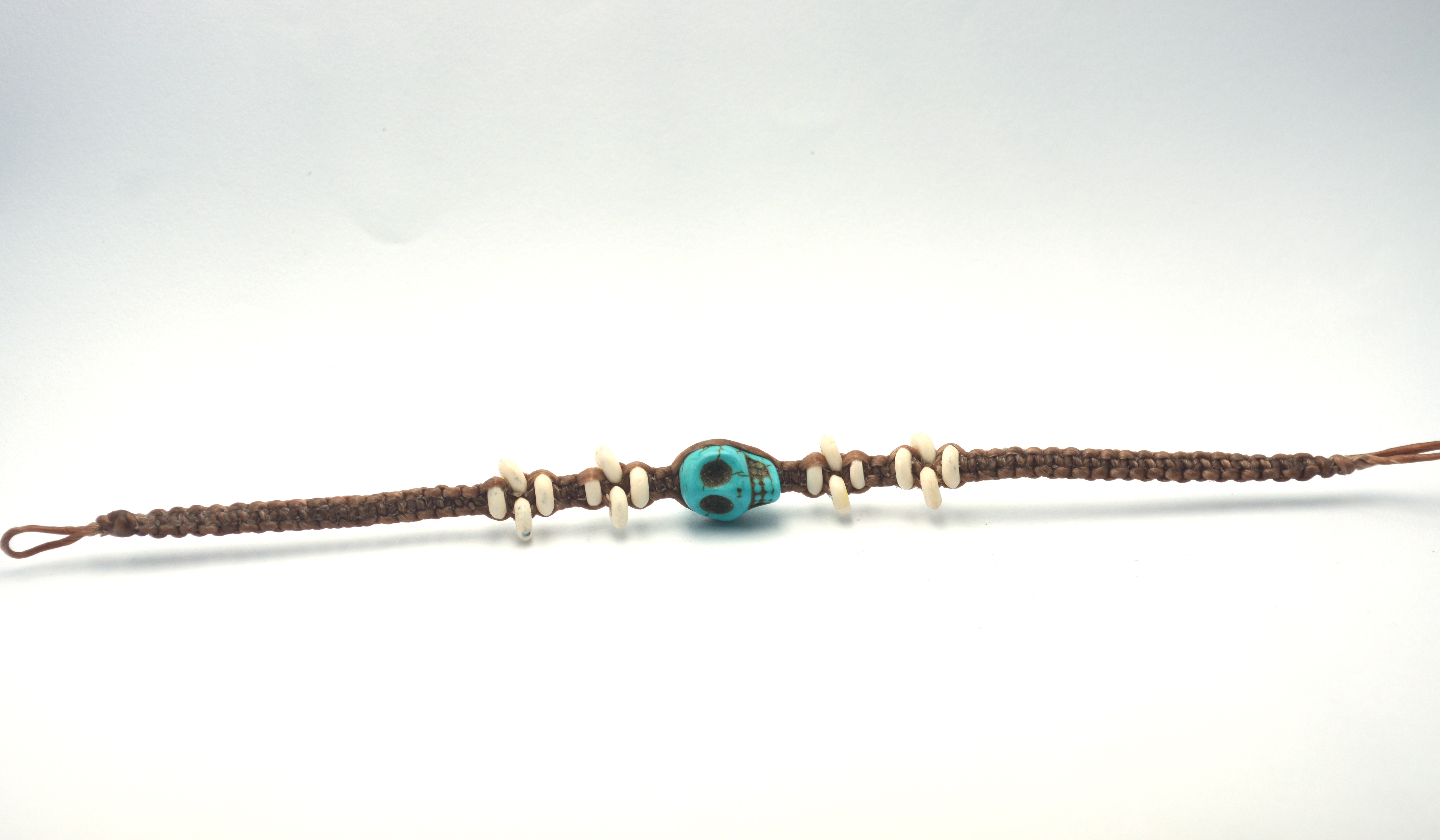 กำไลเชือกถักหินค้อยส์หัวกะโหลกฟ้า