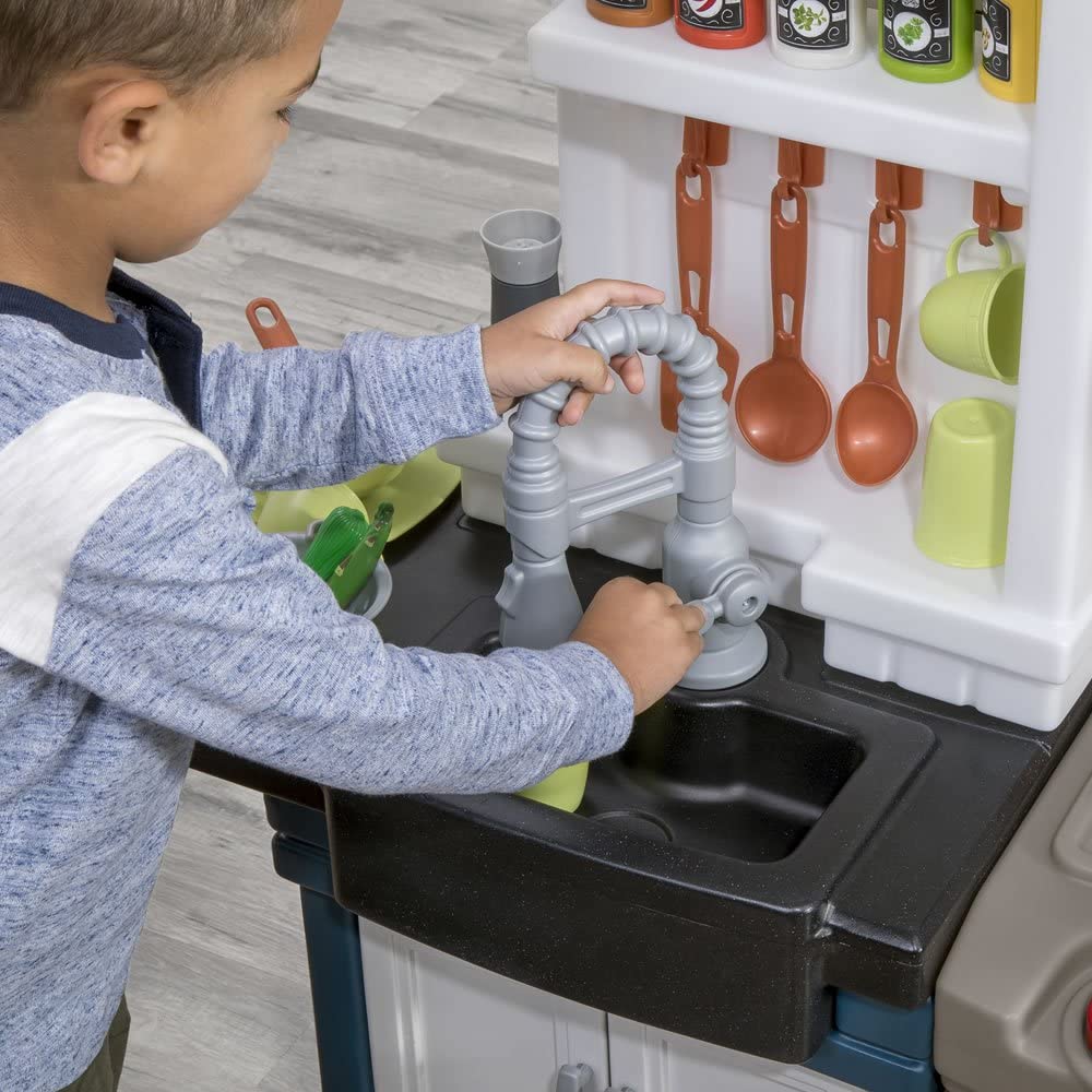 ชุดครัวจำลอง Step2 Modern Metro Kitchen | Modern Play Kitchen & Toy Accessories Set มีแสงและเสียงสมจริง