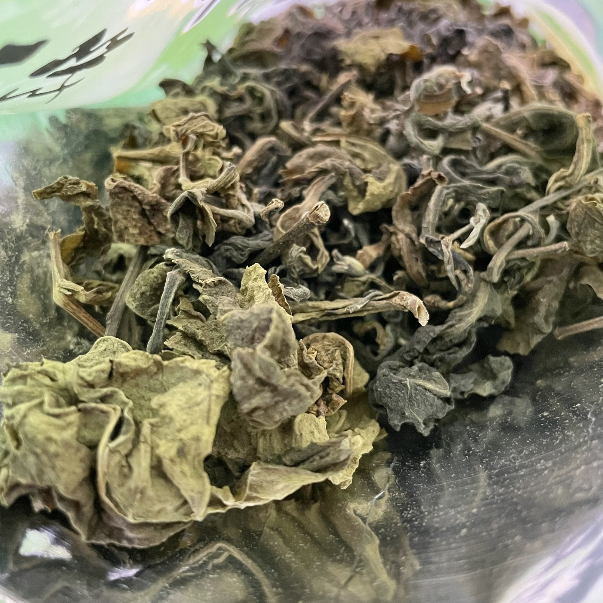 ชาเขียวอัสสัม ชาโออิชิ จากดอยแม่สลอง 🍃 จำนวน 3 ห่อ น้ำหนักห่อละ 80 กรัม ชาเขียวอัสสัม (ใบชาอบแห้ง) Assam Green Tea from Doi Mae Salong