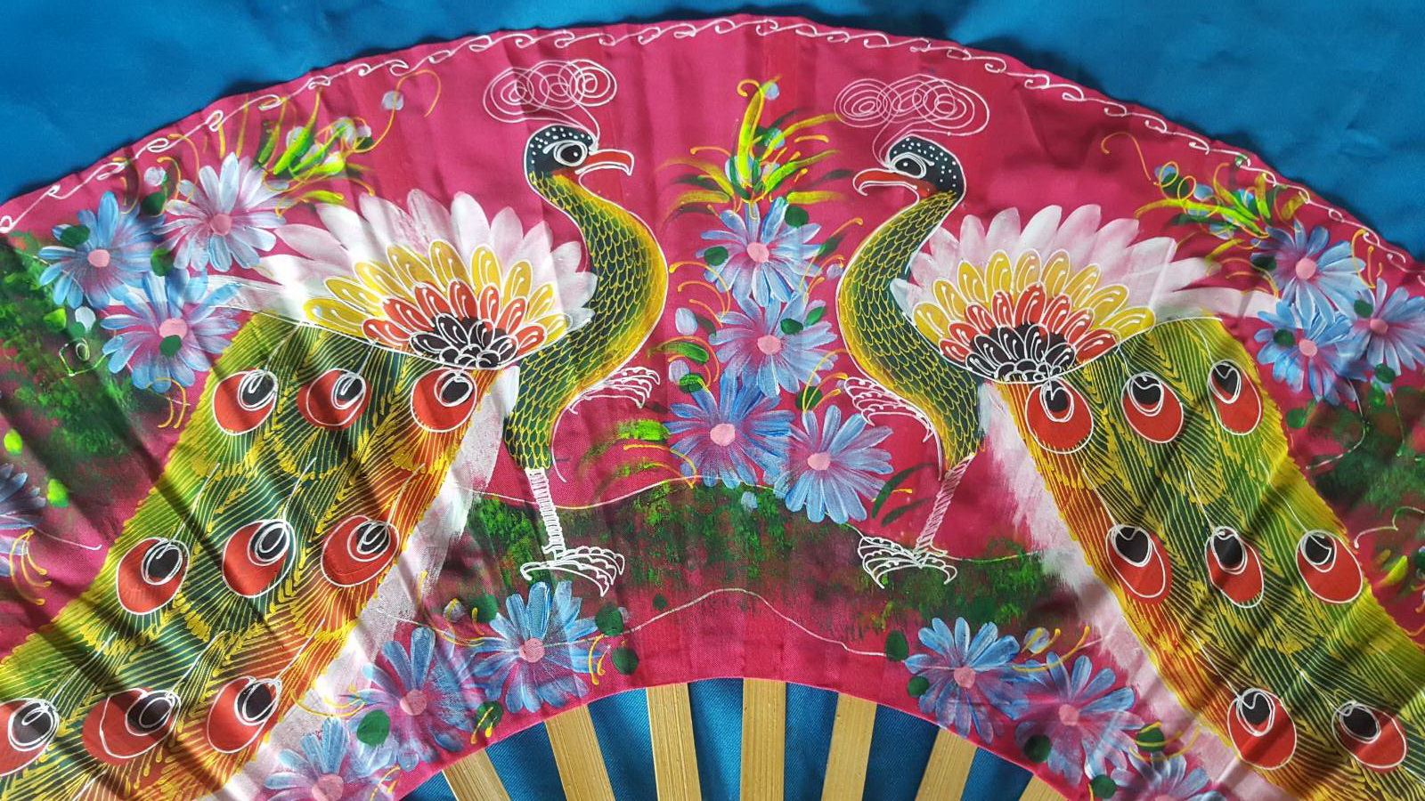 พัดแขวนผนังนกยูงสีชมพูส่งฟรี