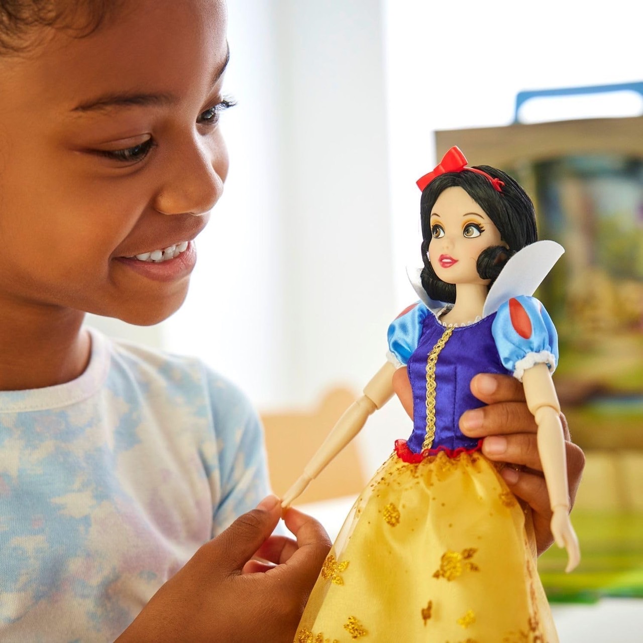 นำเข้า 🇺🇸 เซ็ทตุ๊กตาสโนไวท์และกิจกรรมระบายสีSnow White Disney Story Doll 11'' ราคา 1,590 บาท
