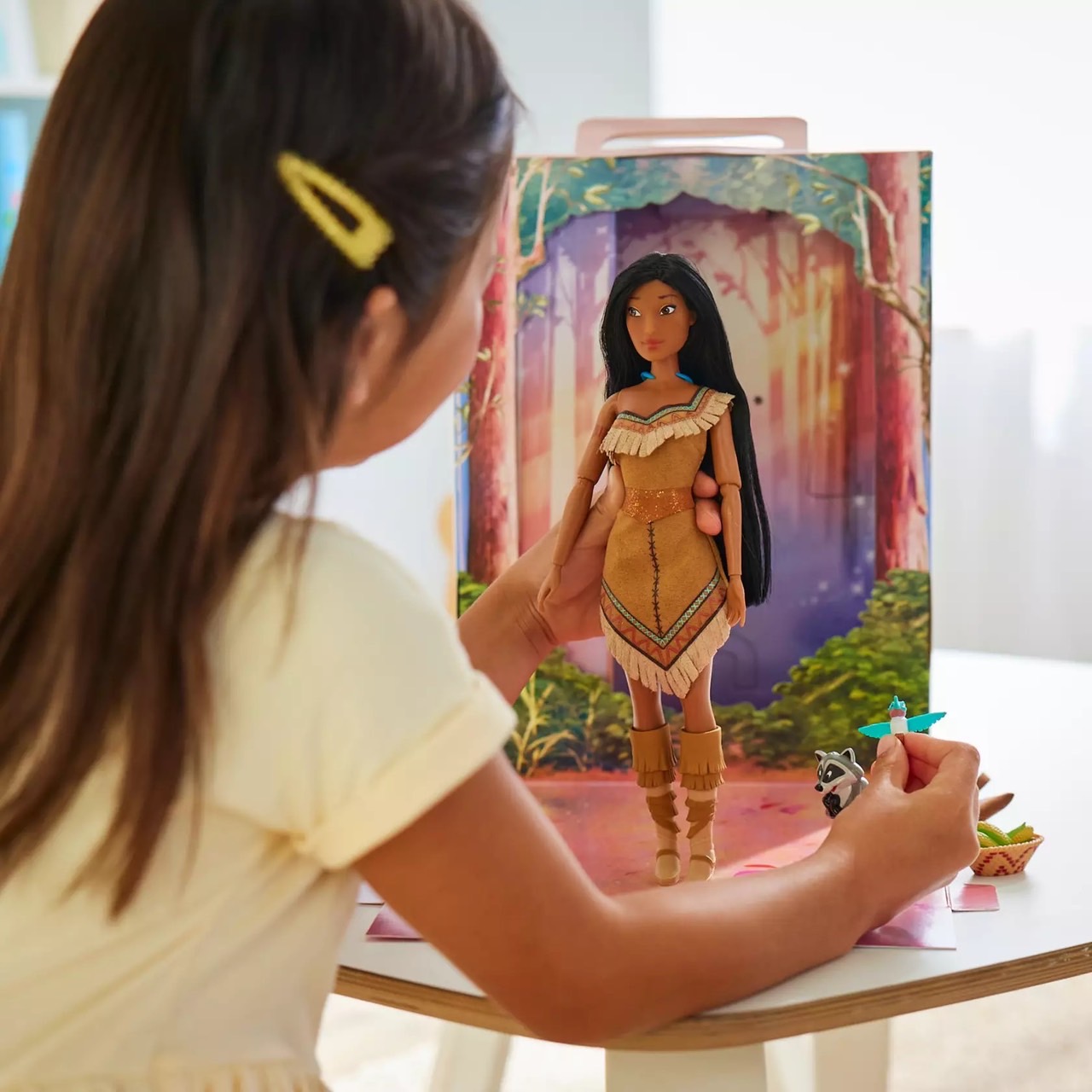 นำเข้า 🇺🇸 เซ็ทตุ๊กตาโพคาฮอนทัสและกิจกรรมระบายสีPocahontas Disney Story Doll 11" ราคา 1,590 บาท