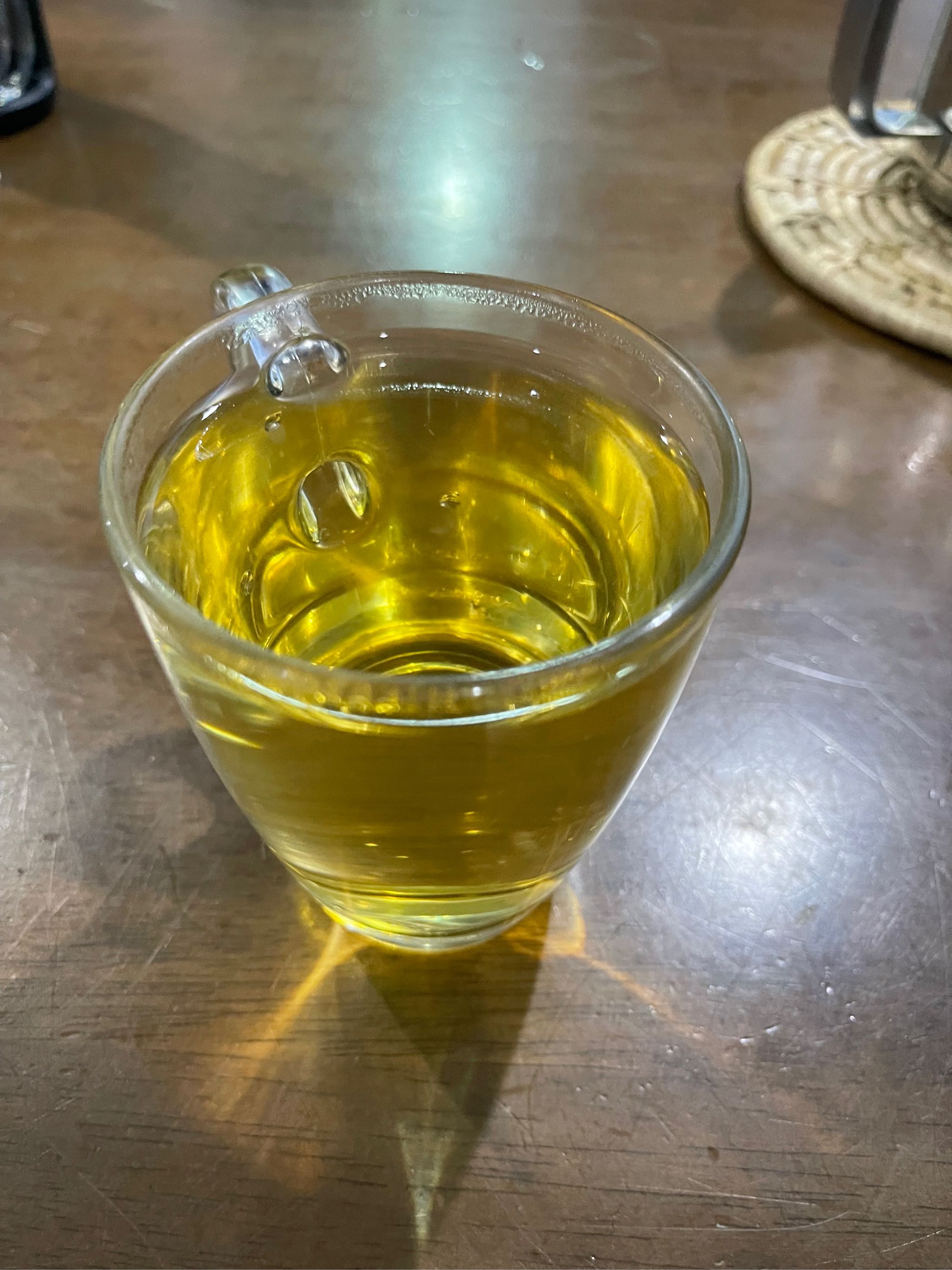 ชาอู่หลงยอดน้ำค้าง ขนาด 100 กรัม ชายอดน้ำค้าง Oolong Tea ชายอดน้ำค้างจะเก็บเฉพาะในตอนเช้าของฤดูหนาว ผลิตจากยอดชาอู่หลงชั้นดี เหมาะสำหรับผู้ที่ชื่นชอบการดื่มชายามเช้าของทุกๆ วัน รับประกันความพอใจ