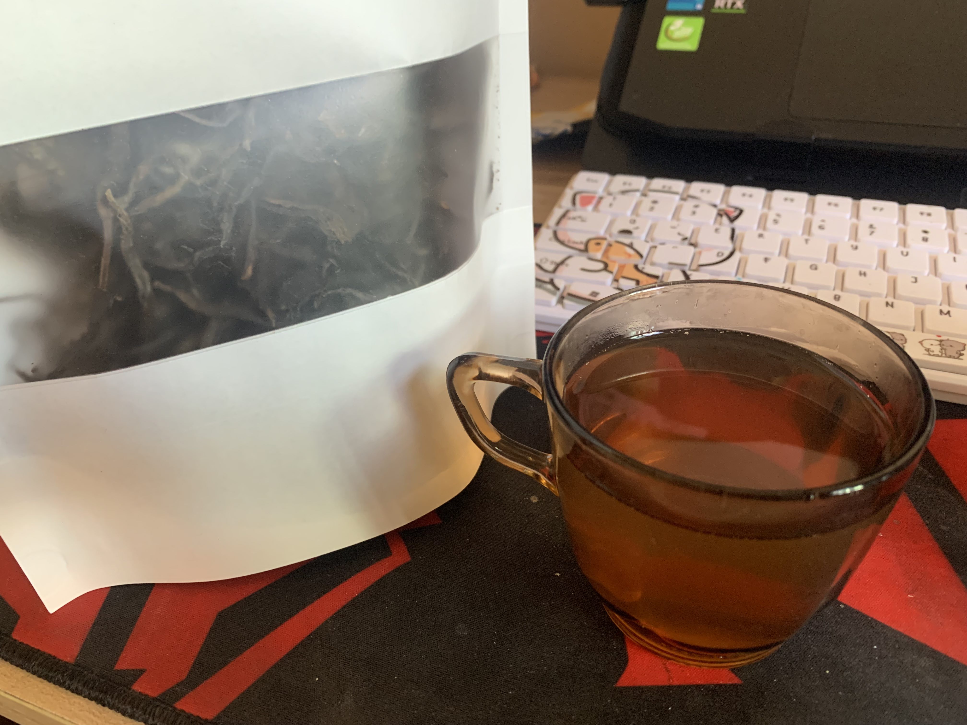 ชาอัสสัมทำมือ Handmade ชาป่าเจริญเติบโตตามธรรมชาติ ขนาด 100 กรัม ชาดำอัสสัม (ใบชาอบแห้ง) ชาอัสสัมดอยลาง ชาออร์แกนิคแท้ 100% จากธรรมชาติ ปลูกบนดอยสูง รสชาติกลมกล่อม หอมละมุน คัดสรรใบชาคุณภาพเยี่ยม ผ่านกรรมวิธีการผลิตที่พิถีพิถัน เพื่อให้ได้ชาอัสสัมที่อร่อย