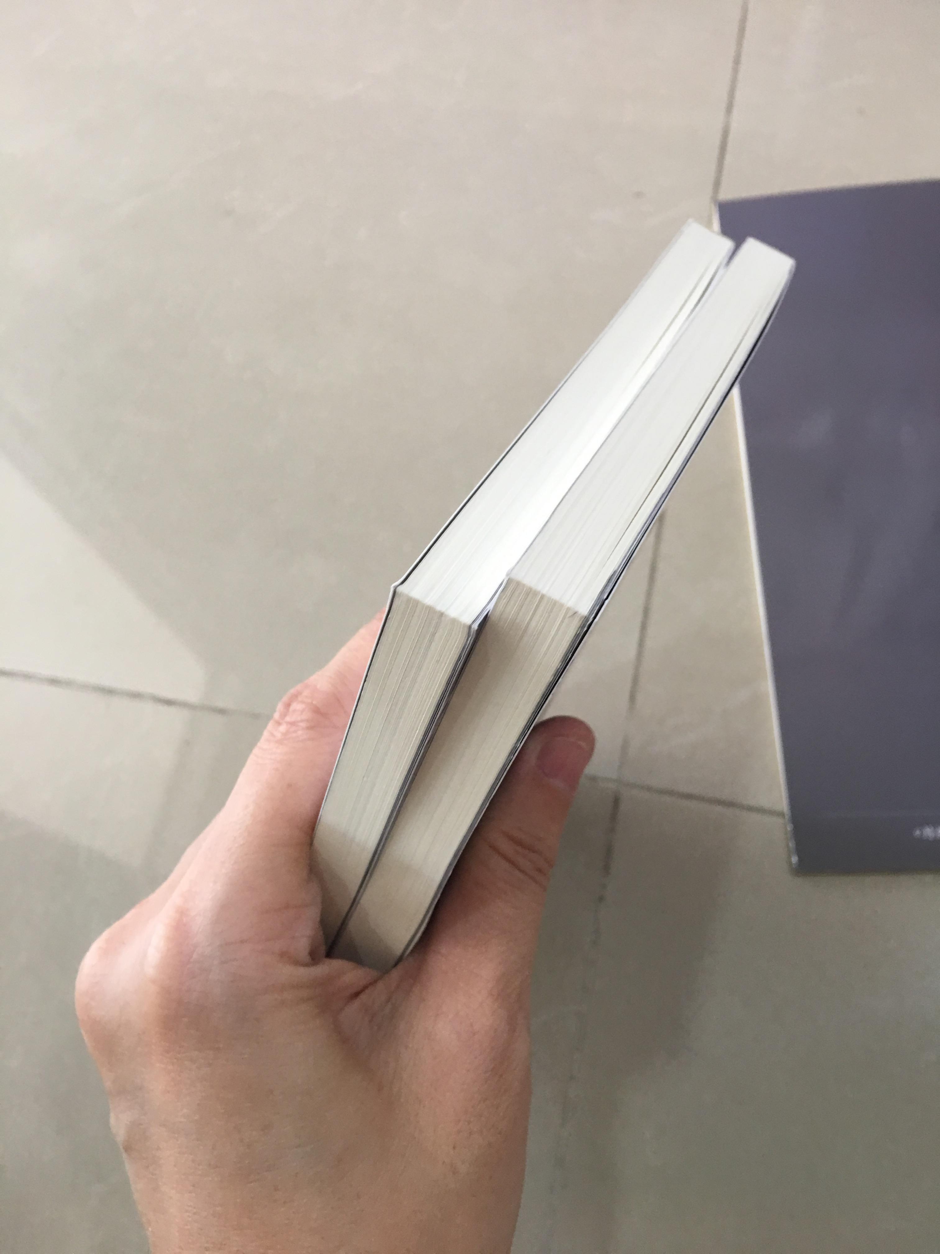 นิยายแปล เร้นใจใต้เงาจันทร์ + สมุดโน๊ตเล่มใหญ่