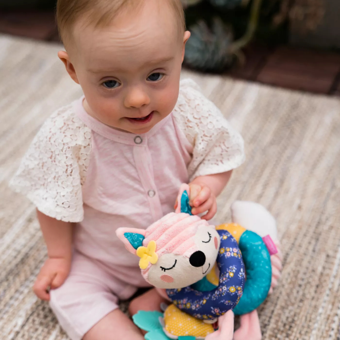 ตุ๊กตาโมบายห้อยคาร์ซีท รถเข็นหรือเปล สีชมพู Infantino Go gaga! Spiral Car Seat Activity Toy - Pink