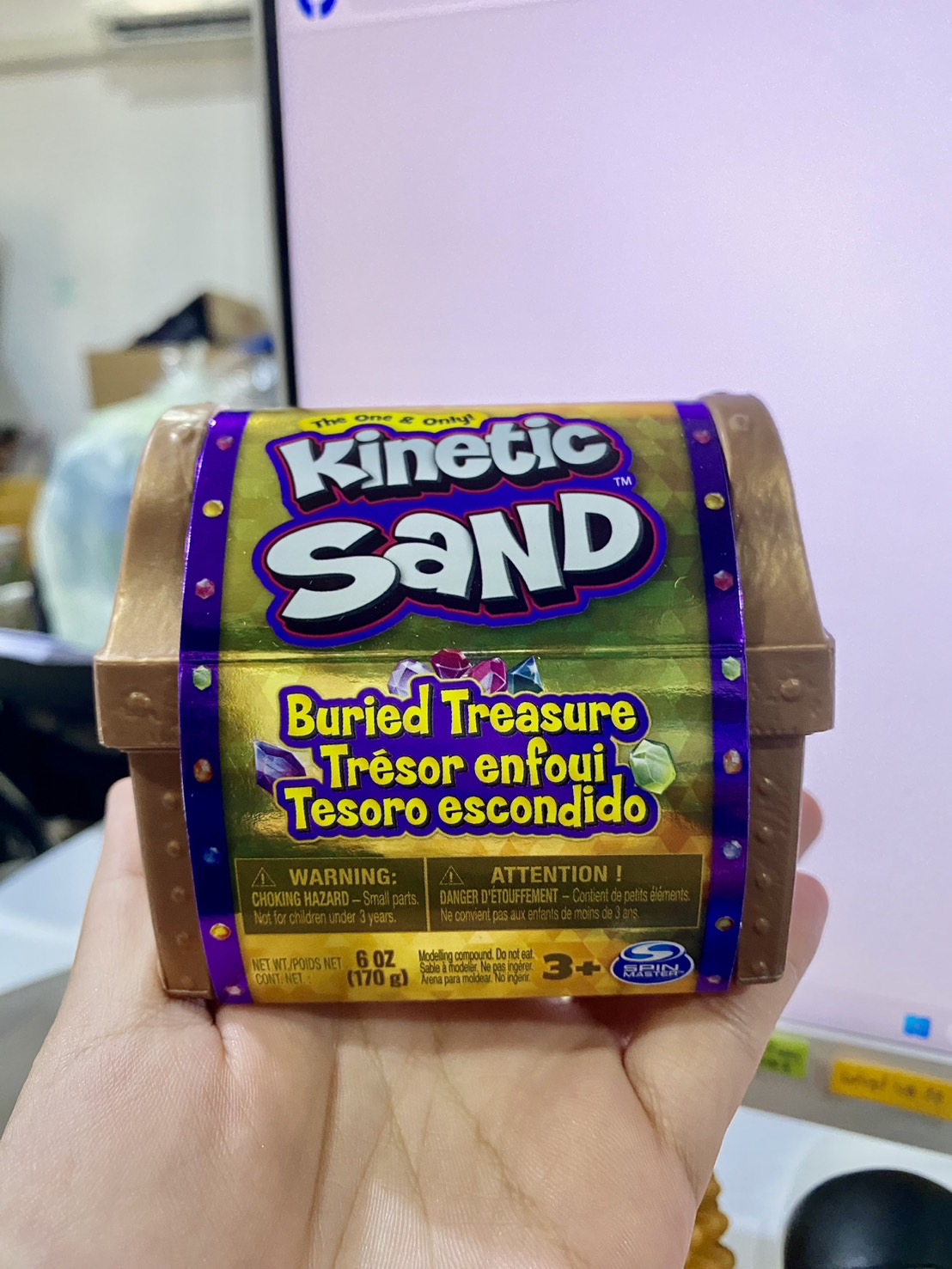 NEWของเล่นใหม่🔥นำเข้า🇺🇸 Kinetic Sand, Buried Treasure Playset - ชุดของเล่นฝังสมบัติพร้อม Kinetic Sand ขนาด 6 ออนซ์และเครื่องมือซ่อนเซอร์ไพรส์ ราคา 690 บาท