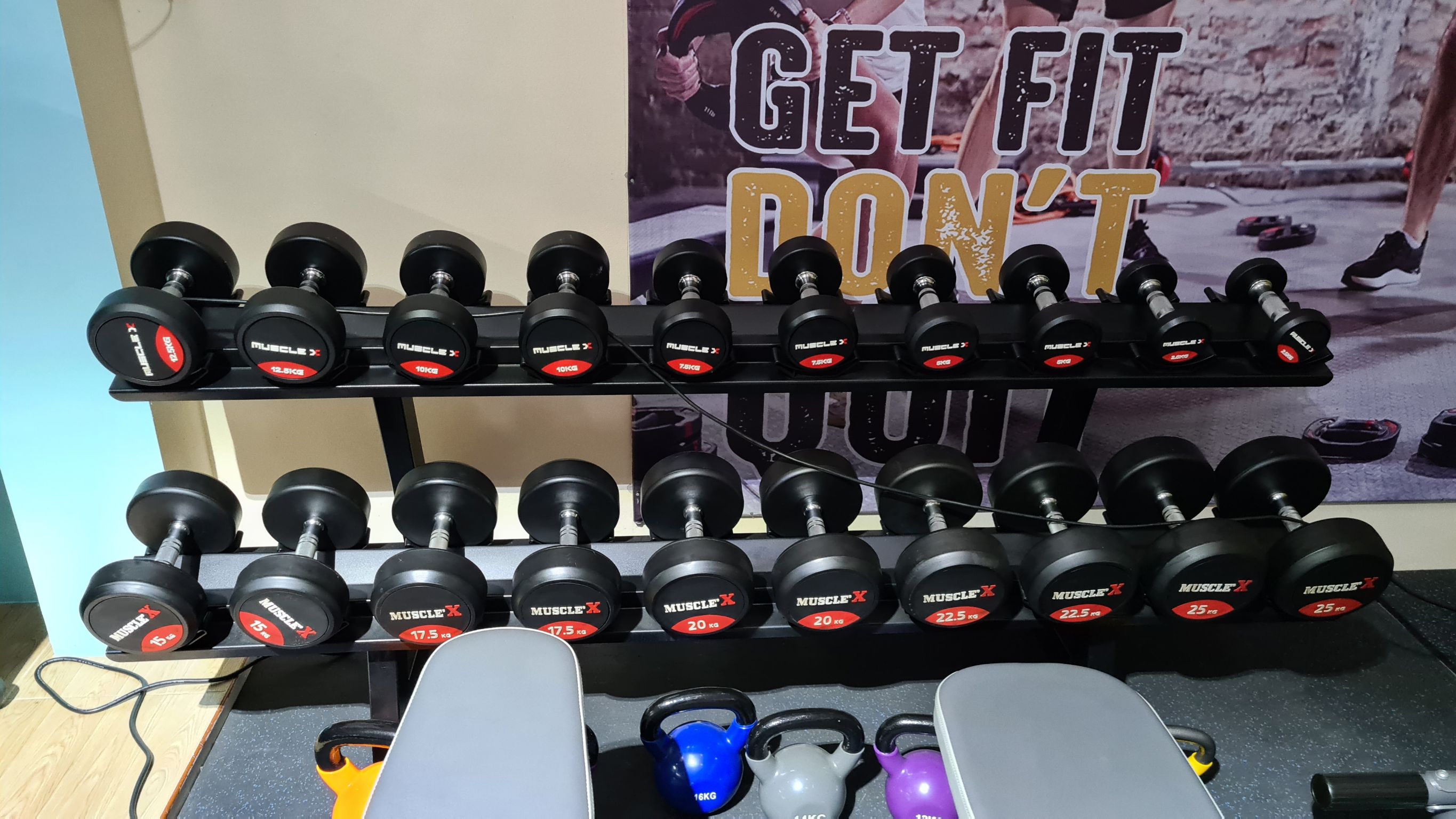 ดัมเบลหุ้มยาง พร้อมชั้นวาง 10 คู่ 2.5-25kg Muscle