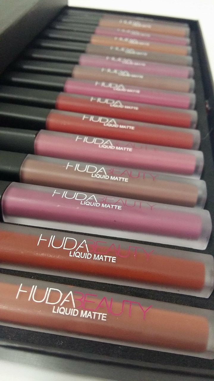 ฮูดะ บิวตี้ เซทลิปสติก เนื้อแมท (Huda Beauty Liquid Matte Set)