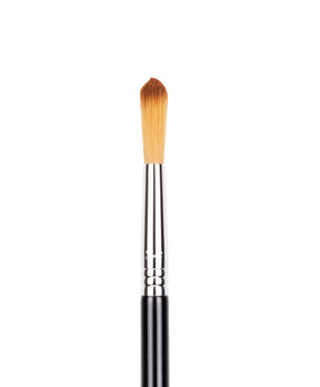 SIGMA :: E48 - Pointed Crease แปรงขนสังเคราะห์ ขนแปรงยาว ใช้สำหรับเบลนสีและควบคุมสีเข้มๆบริเวณรอยพับเปลือกตา
