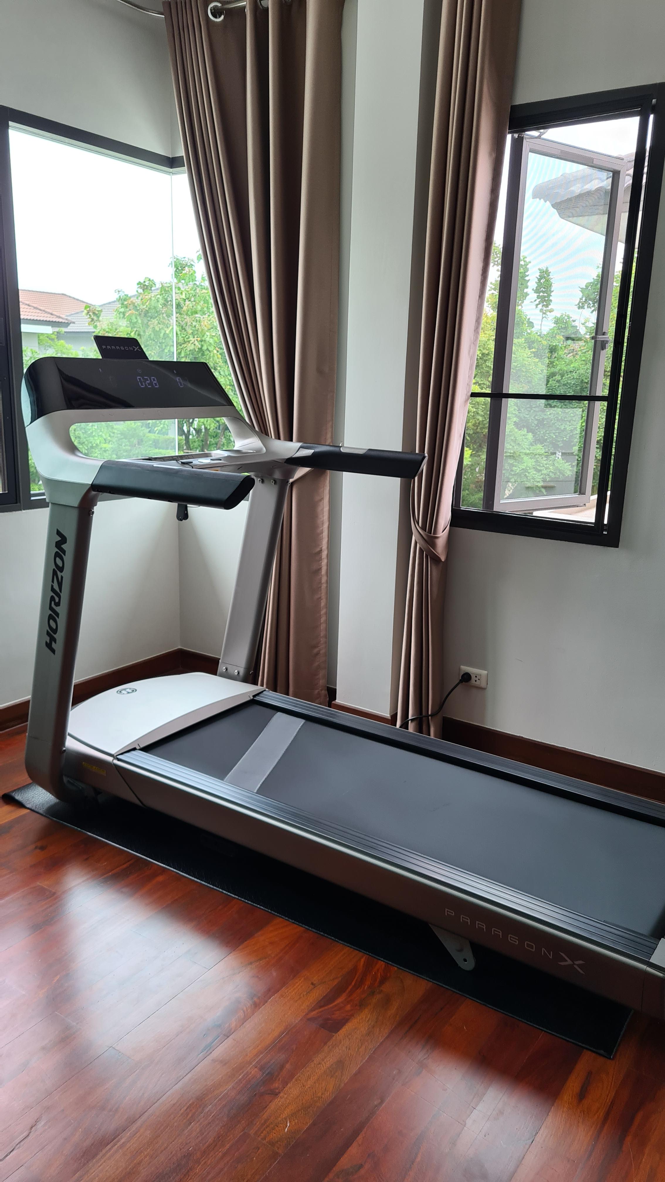 ลู่วิ่งไฟฟ้า Horizon ParagonX