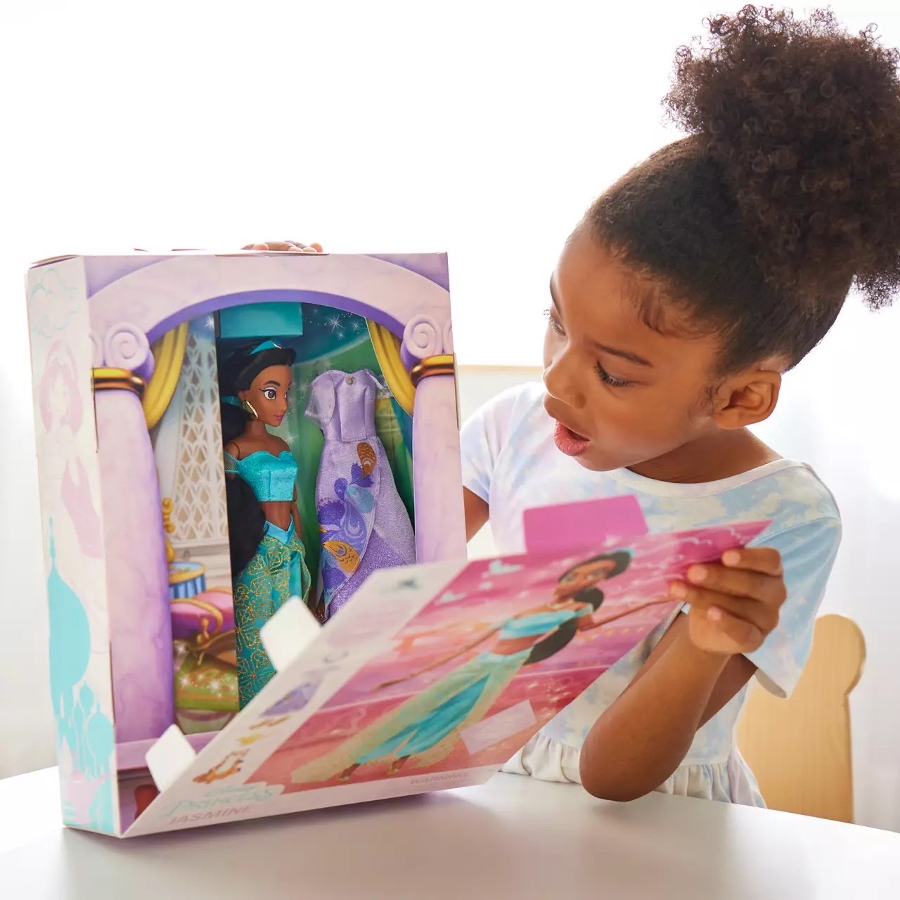 นำเข้า 🇺🇸 เซ็ทตุ๊กตาแอเรียลและกิจกรรมระบายสีJasmine Disney Story Doll Aladdin 11'' ราคา 1,590 บาท