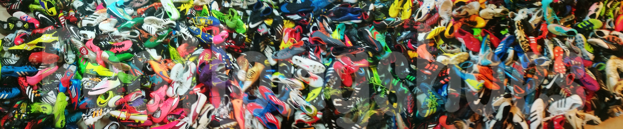 รองเท้าสตั๊ดเกรดหัวสุดตู้พิเศษ