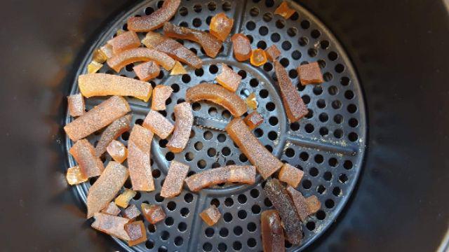 หนังปอง หนังปองแห้ง สูตรไทใหญ่ 1 กิโลกรัม หนังพอง แคบควาย (ชนิดแห้ง ยังไม่ได้ทอด) Beef crackling หนังปอง เป็นอาหารที่ได้จากหนังควาย นำมาทอดกรอบ นิยมกินร่วมกับอาหารประเภทน้ำพริก ยำผัก ตำมะเขือ ขนมจีนน้ำเงี้ยว