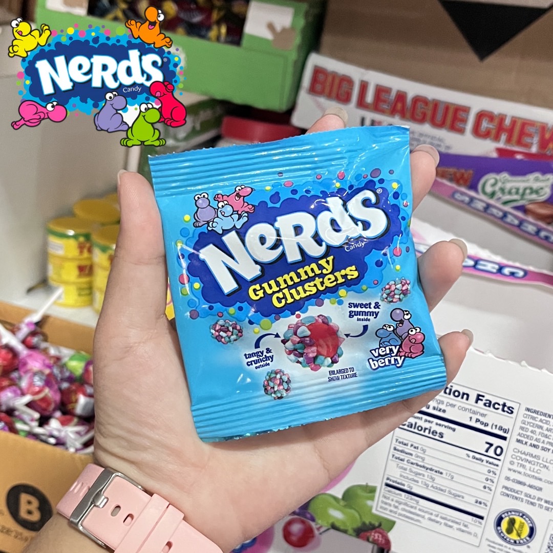 นำเข้า 🇺🇸 NERDS Gummy Clusters Holiday Pack กรอบนอกหนึบใน คละรสผลไม้สุดสนุก 30 ชิ้นในถุงเดียว ราคา 890 บาท