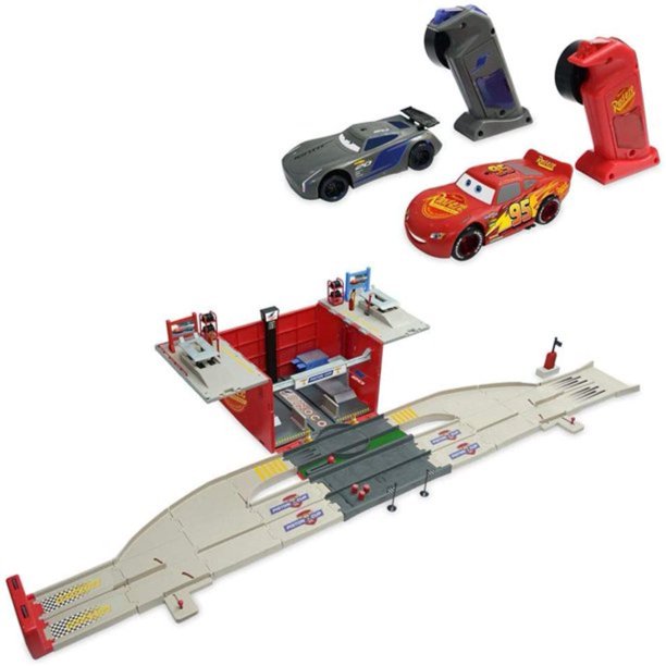 Disney / Pixar Cars Cars 3 Racetrack Pit Stop Set ราคา 5,990 - บาท