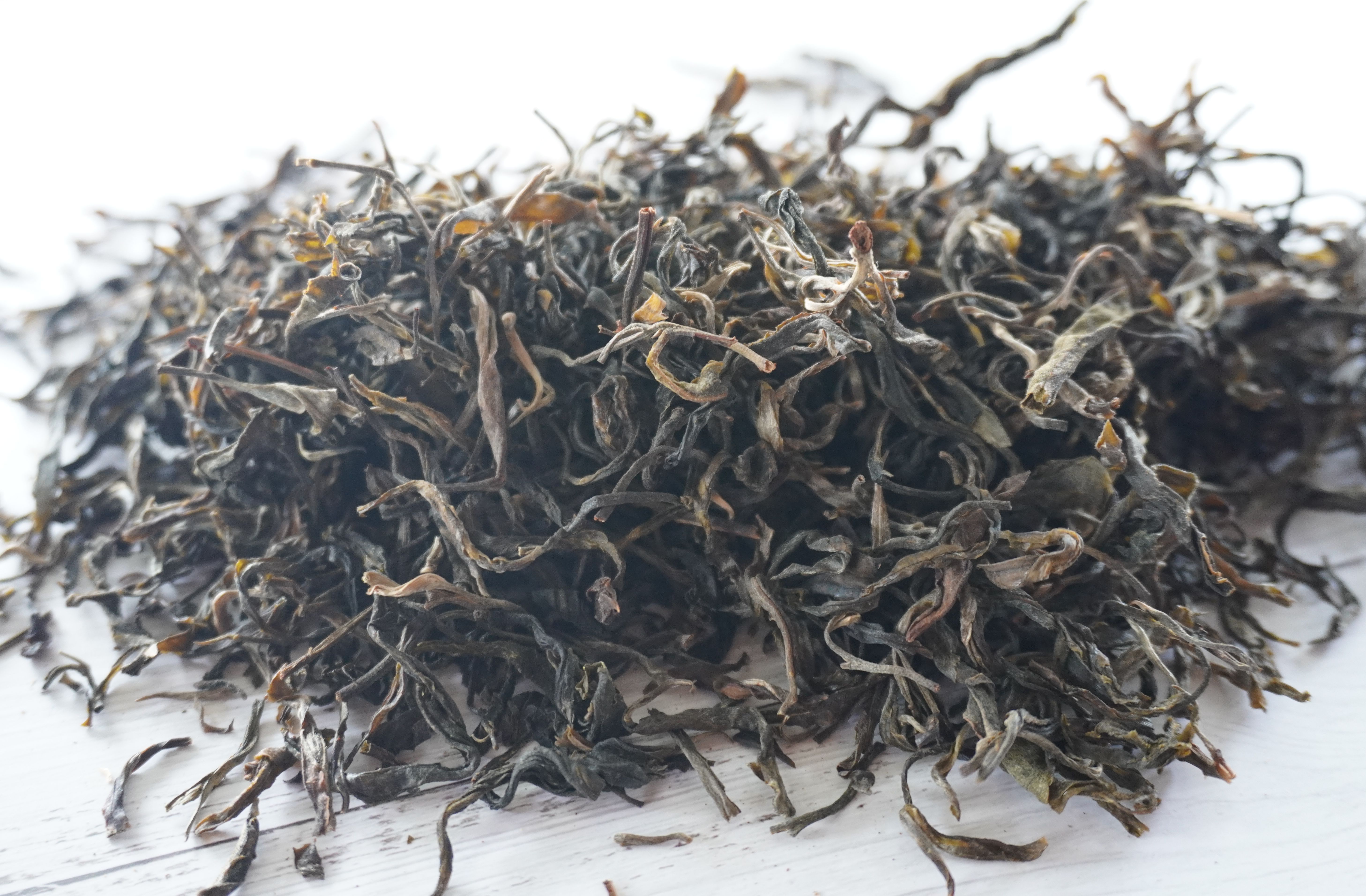 ชาอัสสัม Handmade (แฮนด์เมด) ขนาด 500 กรัม ชาดอยลาง ชาป่าเติบโตตามธรรมชาติ สินค้ามีจำนวนจำกัด !! ชาดำอัสสัม (ใบชาอบแห้ง) จากดอยลาง ASSAM TEA 500 g. ชาออแกร์นิค Doilang Tea กลิ่นหอม รสชาติดี ชาจากธรรมชาติ ของดีในราคามิตรภาพ ใบชาเส้น