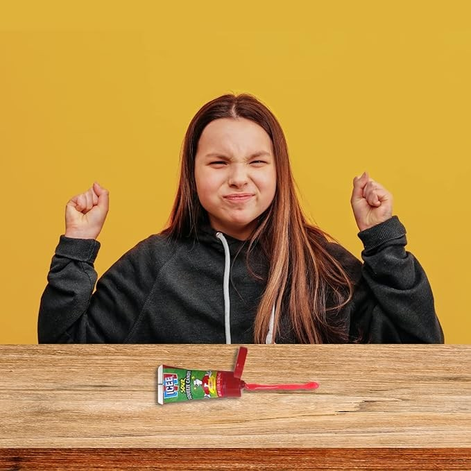 ของแท้🇺🇸📢 ขนมยอดฮิตจากอเมริกา ICEE Sour Squeeze Candy - ขนมเปรี้ยวหลอดบีบ 62 ml ราคา 220 บาท / หลอด