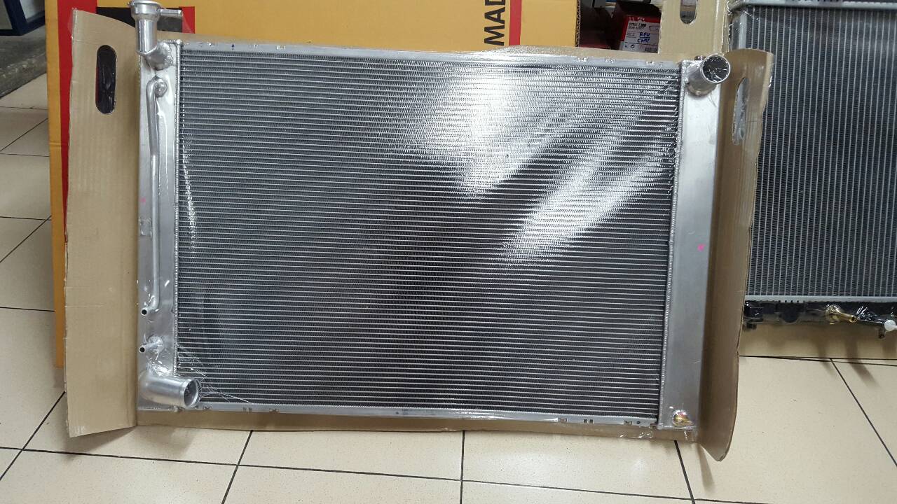 หม้อน้ำ LEXUS RX400 MCU35 3.3cc