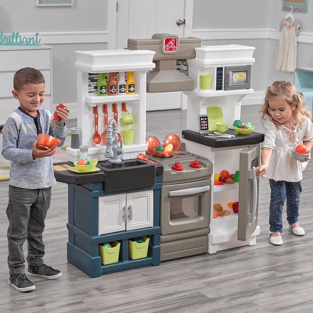 ชุดครัวจำลอง Step2 Modern Metro Kitchen | Modern Play Kitchen & Toy Accessories Set มีแสงและเสียงสมจริง