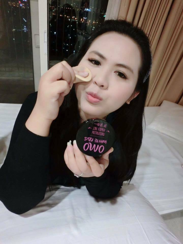 แป้งดินน้ำมันโอโม่ ไวท์พลัส MARSHMALLOW POWDER PACT SPF 50 PA+++