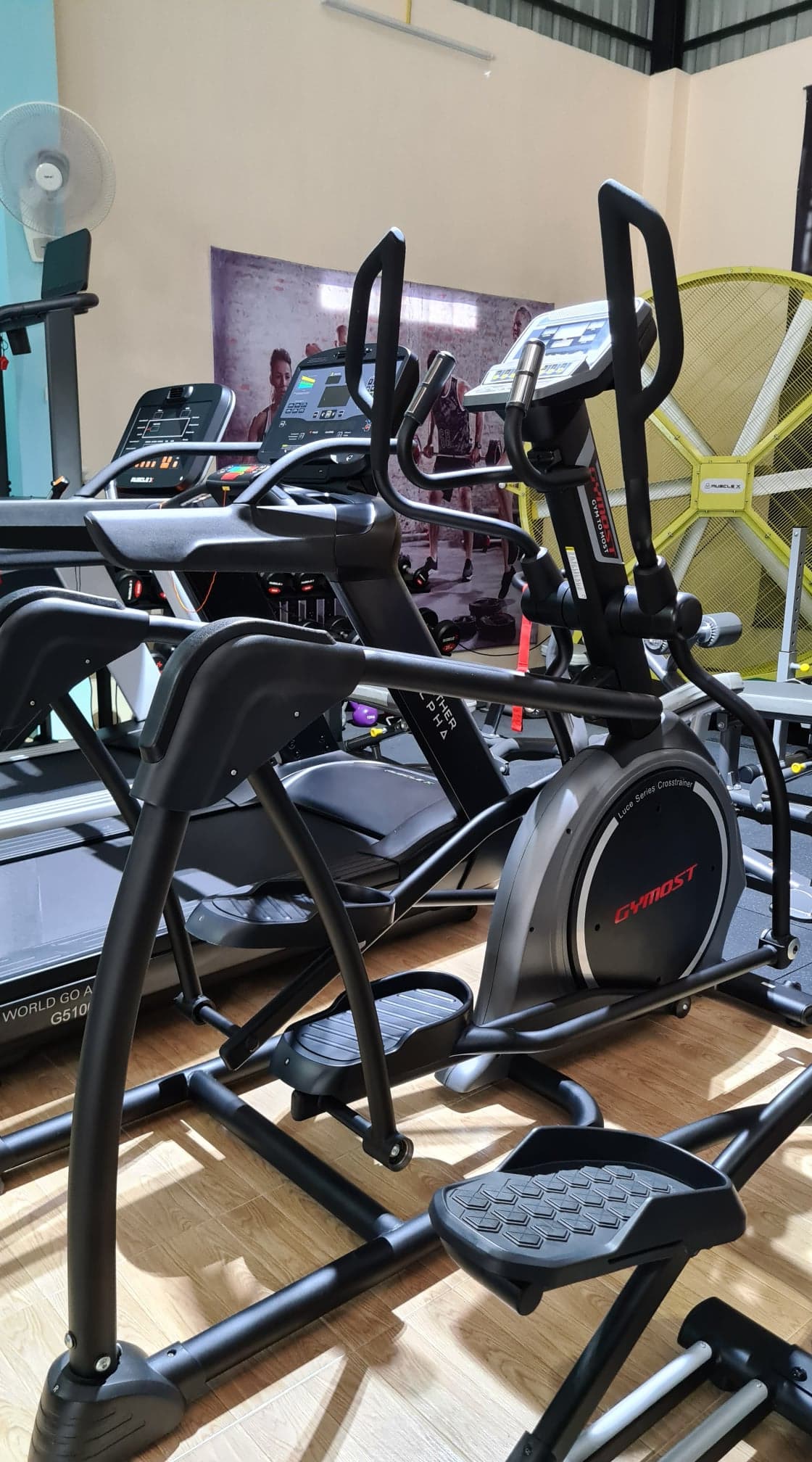 เครื่องเดินวงรี Gymost Eli1 Elliptical Trainer