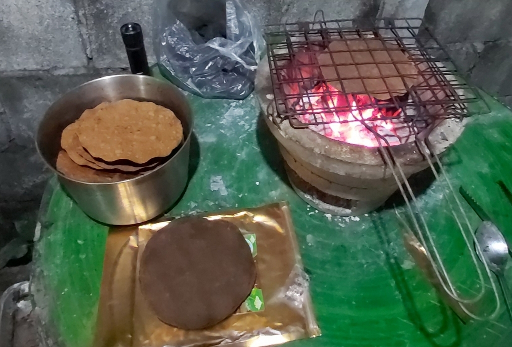 ขายดีมาก !! ถั่วเน่าอย่างดี ถั่วเน่าสูตรคนไทยใหญ่ คนไตย ขนาด 1 กิโลกรัม ถั่วเน่าไทยใหญ่ ถั่วเน่าแผ่น (ถั่วเน่าแข็บ) Soybean fermented รสชาติดั้งเดิม Original สูตรชาวไทใหญ่ รับประกันความอร่อย เหมาะสำหรับประกอบอาหารพื้นเมือง หรือใช้แทนกะปิสำหรับผู้ที่กินเจ