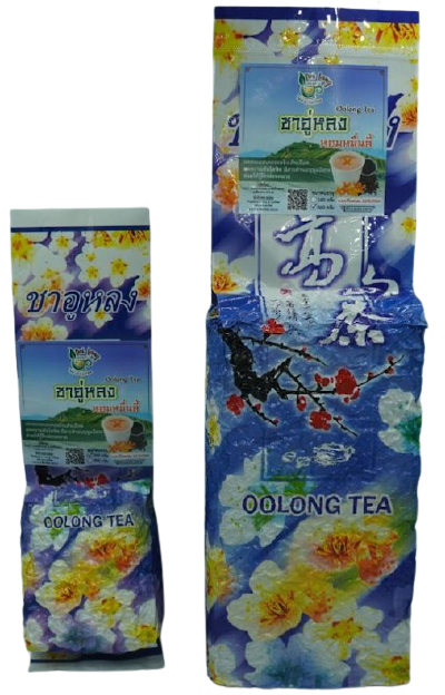 ชาอู่หลงหอมหมื่นลี้ Oolong Tea ขนาด 500 กรัม เป็นชาอู่หลงก้านอ่อนคัดพิเศษ รสชาติกลอมกล่อม ชุ่มคอที่สุด อบผสมดอกหอมหมื่นลี้ซึ่งเป็นดอกไม้ที่มีความหอมเป็นอย่างมาก ทำให้หอมหวานผ่อนคลายเข้ากันได้ดีกับรสชาอู่หลง รับประกันความพอใจ