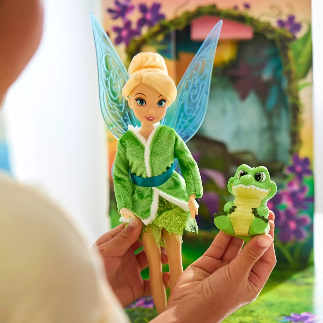 นำเข้า 🇺🇸 เซ็ทตุ๊กตาทิงเกอร์เบลและกิจกรรมระบายสีTinker Bell Disney Story Doll – Peter Pan 10'' ราคา 1,590 บาท