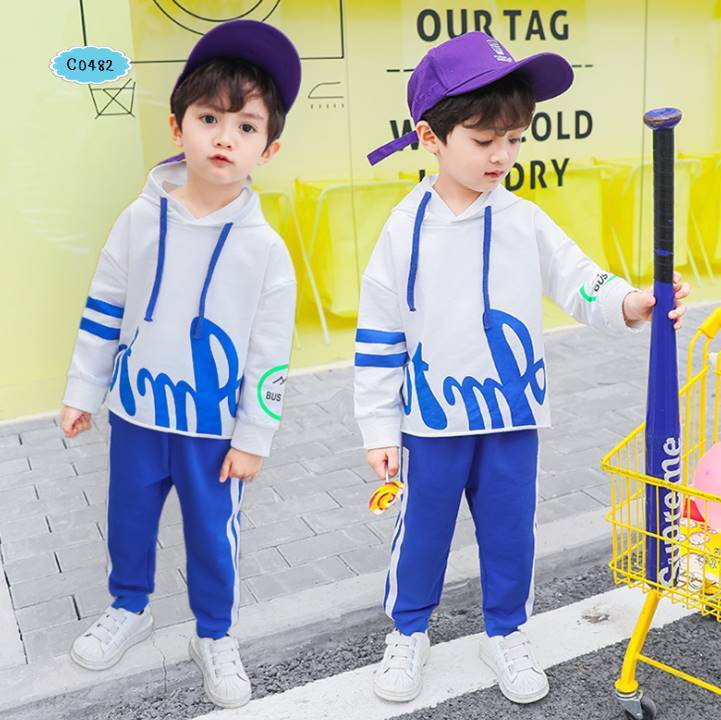 ชุดเซตสปอร์ตเสื้อขาวมีฮู๊ดพร้อมกางเกงสีน้ำเงิน
