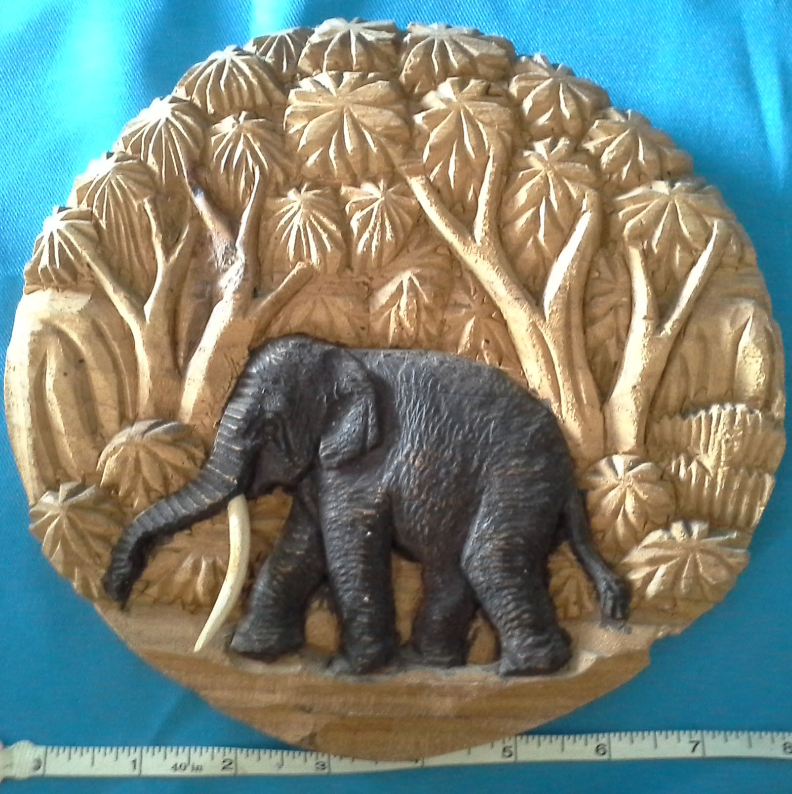 ช้างไม้สักแกะสลัก