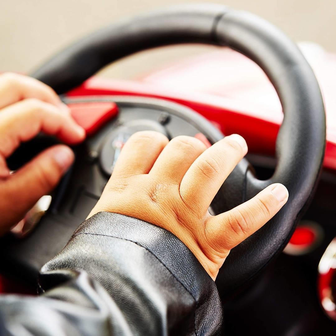 Disney•Pixar Cars 3 Lightning McQueen 6V Battery-Powered Ride On by Huffy รถแบตเตอรี่เด็ก คาร์ส แมคควีน คันใหญ่ ลิขสิทธิ์แท้ โดย Huffy นำเข้า อเมริกา ราคา 12900 บาท