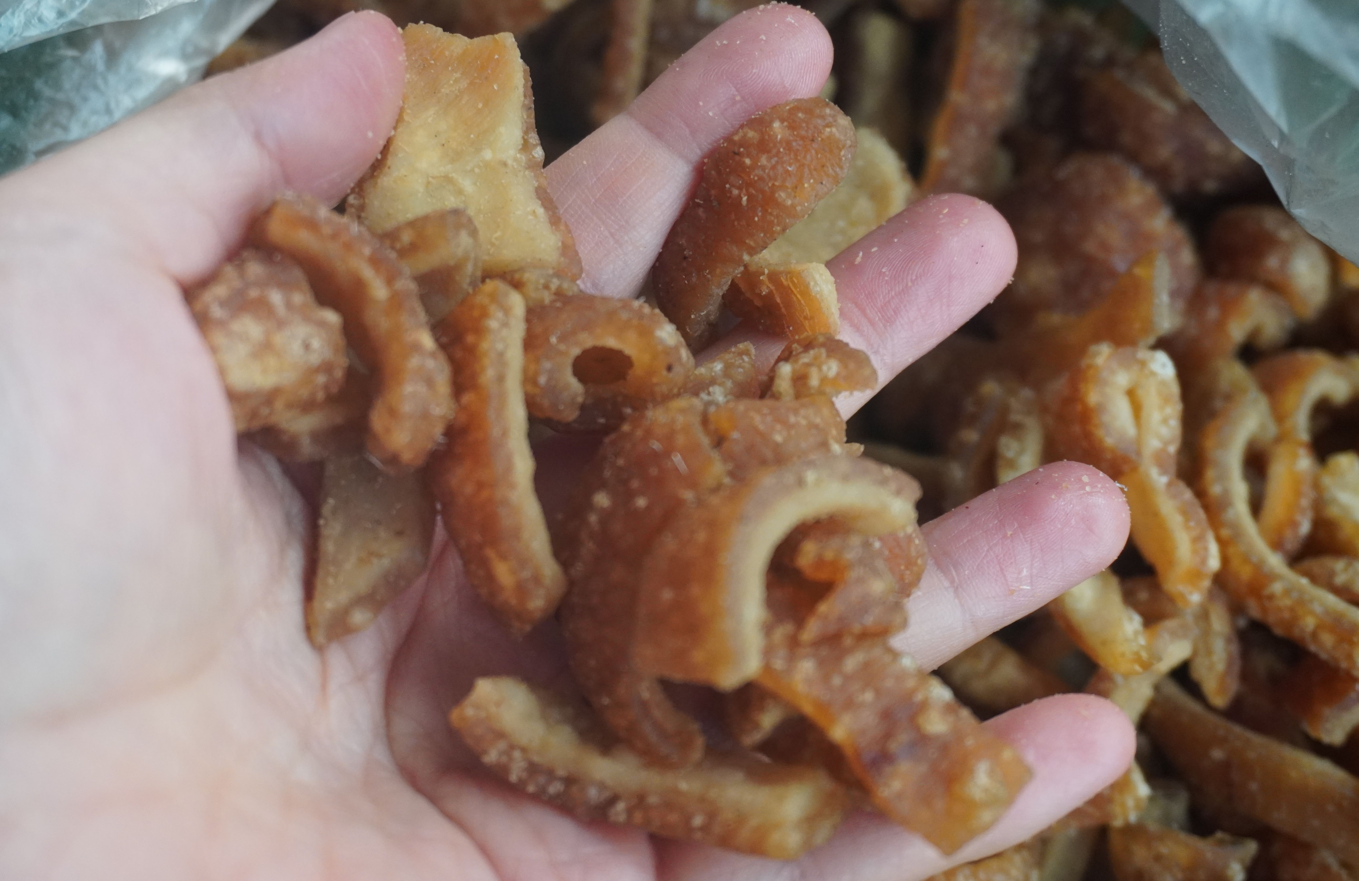 แคบหมู (สูตรไทยใหญ่ แบบที่ 2) ยังไม่ได้ทอด ขนาด 50 กรัม แคบหมูไร้มัน แคบหมูปรุงรส (ชนิดแห้ง ยังไม่ได้ทอด) แคบหมูไร้มันกึ่งสำเร็จรูป Pork rind, Pork crackling สูตรเด็ดไม่ซ้ำใคร สินค้าผลิตใหม่ตลอด รับประกันความพอใจ แคบหมูเชียงใหม่ รสชาติดี