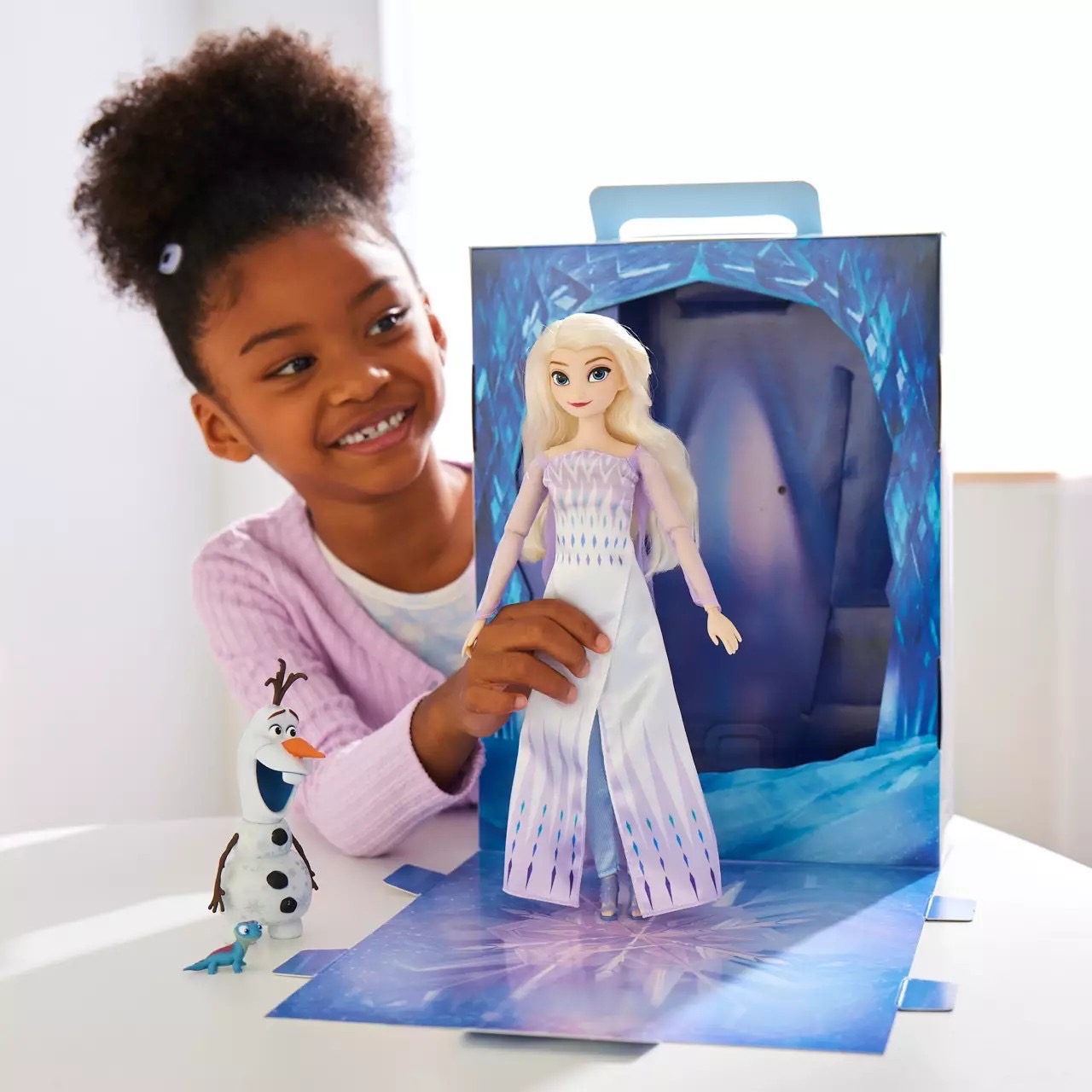 นำเข้า 🇺🇸 เซ็ทตุ๊กตาโฟรเซ่น2และกิจกรรมระบายสีElsa Disney Story Doll - Frozen 11" ราคา 1,590 บาท
