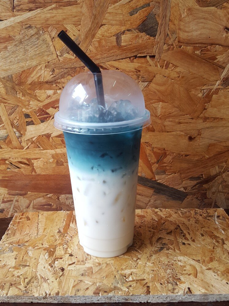 ชาอัญชัน ชาอัญชันแท้ 100% ผงชาดอกอัญชัน Butterfly Pea Tea ดื่มด่ำกับสีสันสดใส และคุณประโยชน์มากมาย กับผงชาอัญชัน ป่นหยาบ 500 กรัม ชาคุณภาพ มาตรฐาน อย. คัดสรรชาจากดอยพี้นที่เชียงใหม่ ราคามิตรภาพ สีน้ำเงินเข้ม สวยงาม เหมาะสำหรับทำเครื่องดื่มและขนม