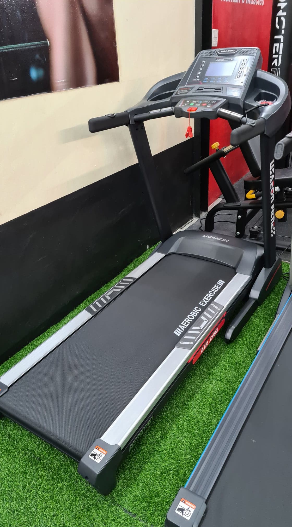 ขายตัวโชว์ลู่วิ่งไฟฟ้า USAeon รุ่น A275Pro2 Treadmill USA