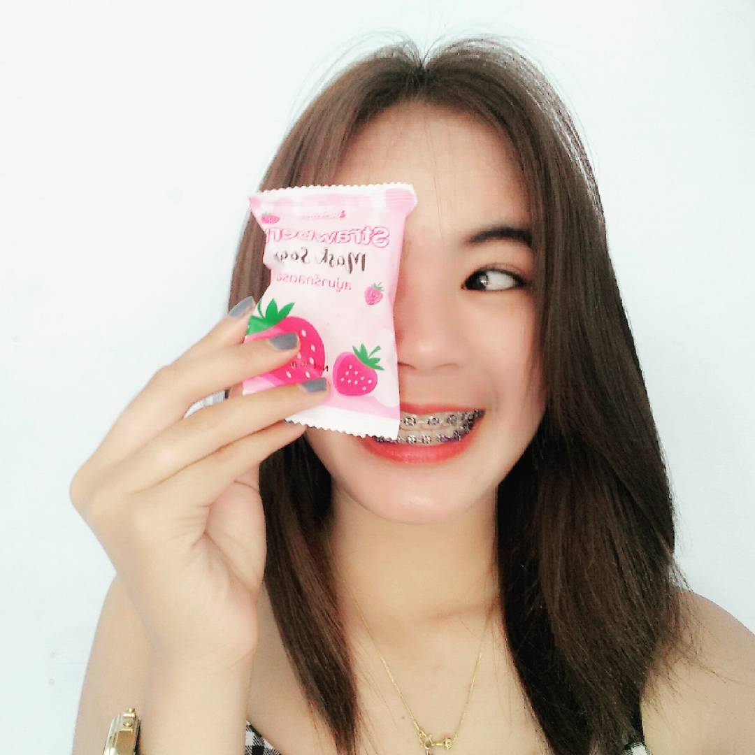 สบู่มาร์คสตอ Strawberry Mask Soap