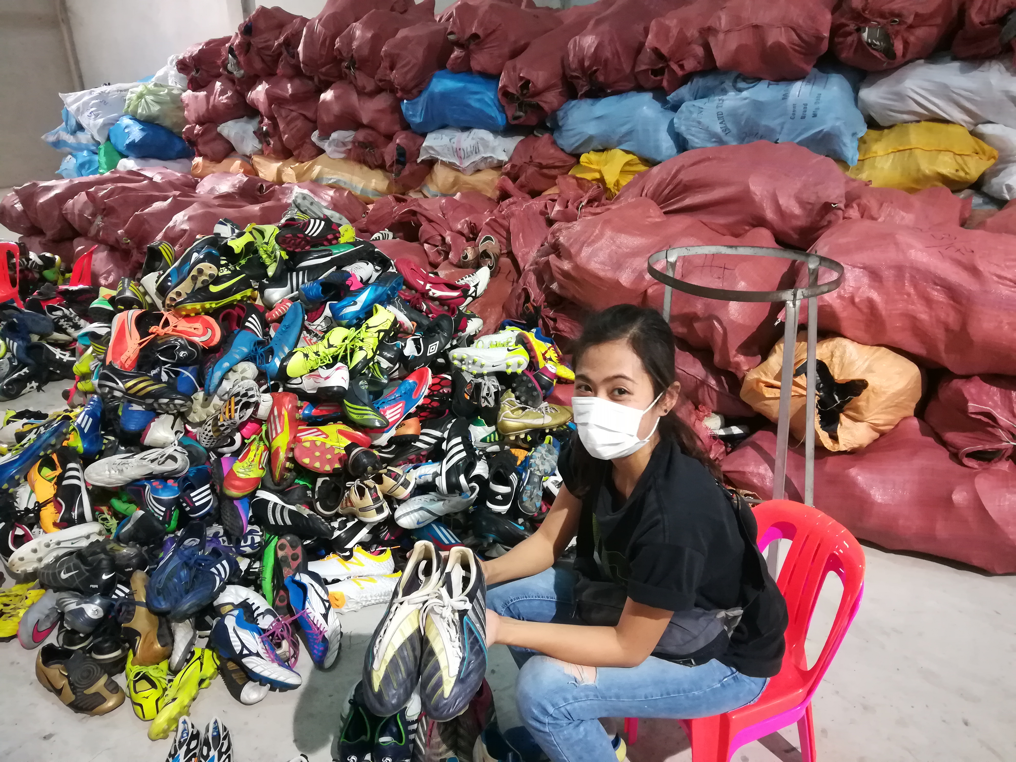 รองเท้าสตั๊ดเกรดหัวสุดตู้พิเศษ